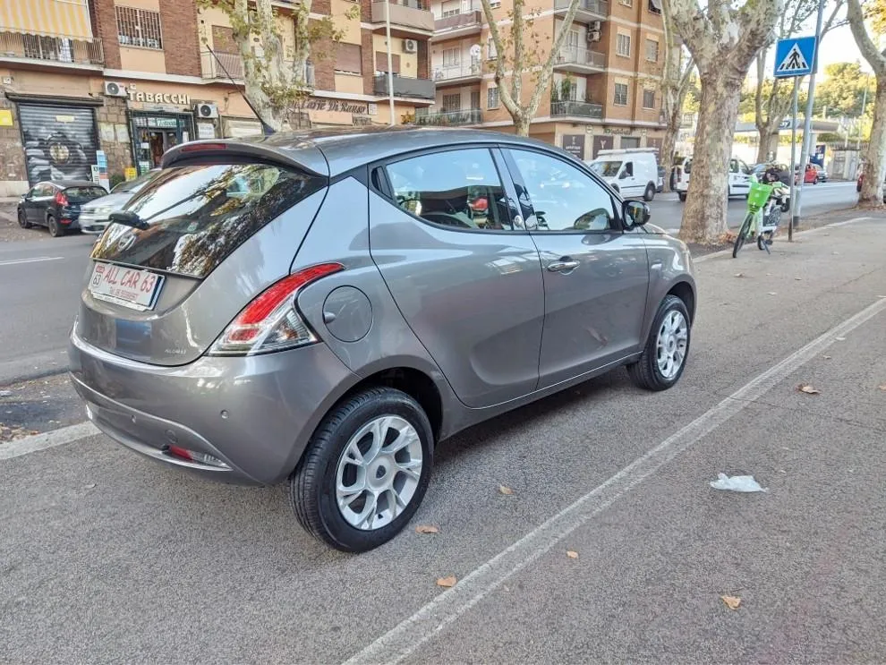 LANCIA Ypsilon Image 4