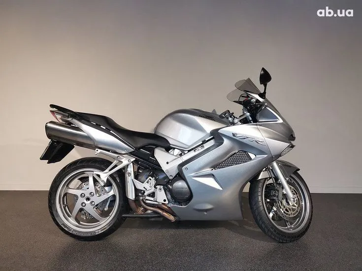 Honda VFR Image 7